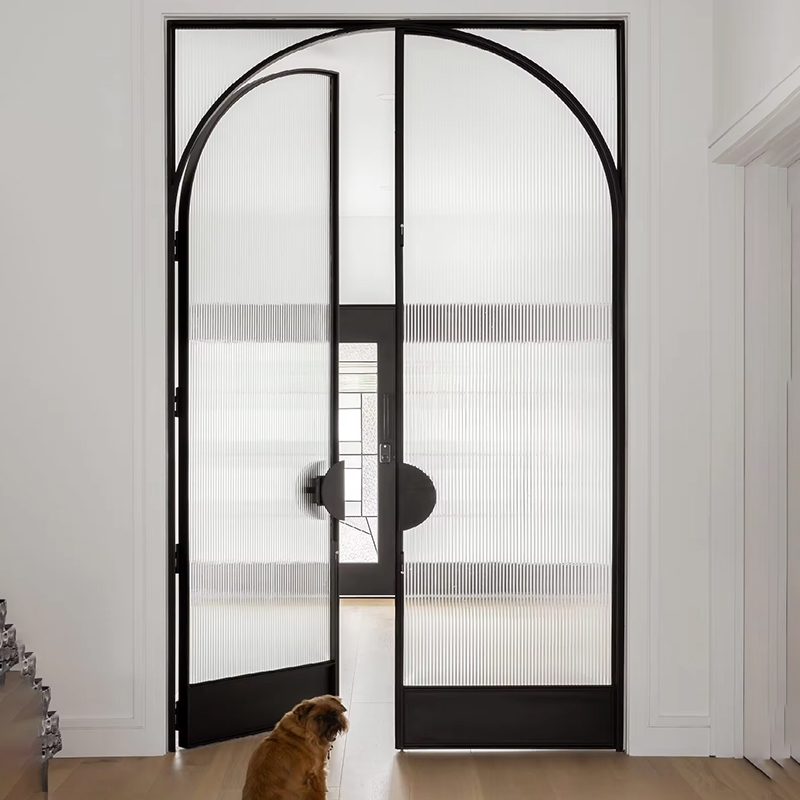 Stalen deurframe met gecanneleerd glas 2